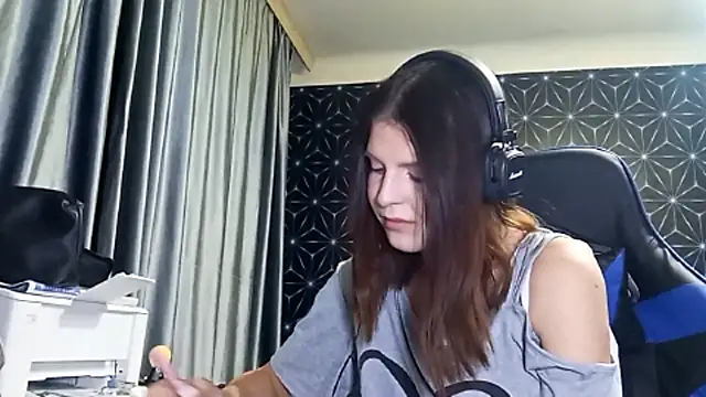 LissaKradfer online show from October 7, 2025, 1:19 pm