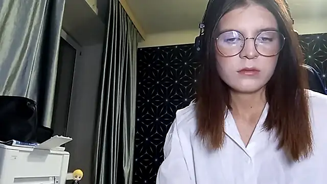 LissaKradfer online show from October 11, 2025, 1:20 pm