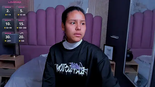 AriaVega online show from December 17, 2025, 12:44 pm