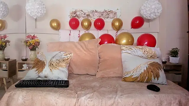 Snapshot of AriaVega chatting on April 21, 2026, 12:33 pm AriaVega online show from April 21, 2026, 12:33 pm