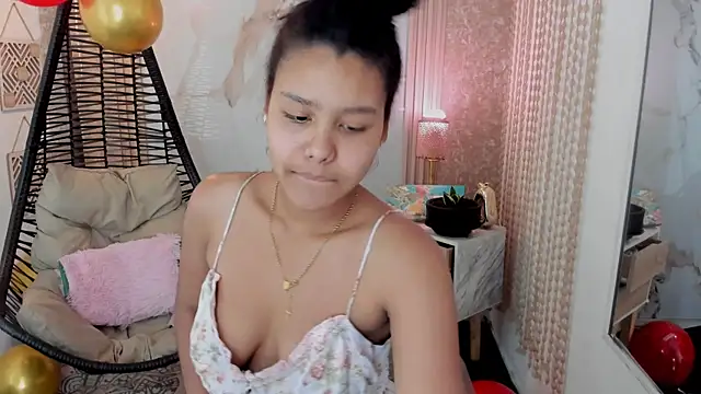Snapshot of AriaVega chatting on April 23, 2026, 12:40 pm AriaVega online show from April 23, 2026, 12:40 pm