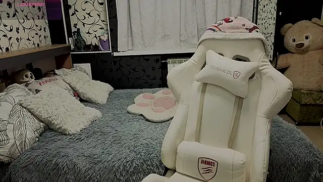 xAlisontiny online show from June 13, 2026, 11:46 pm