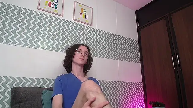 Snapshot of White_King4 chatting on October 6, 2025, 2:36 pm White King4 online show from October 6, 2025, 2:36 pm