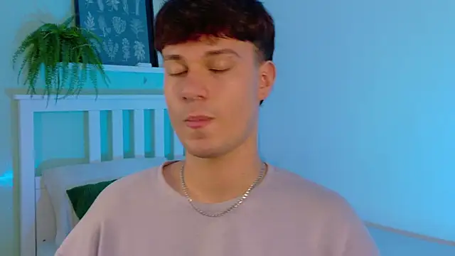 LiamThunder05  online show from October 16, 2025, 7:37 pm