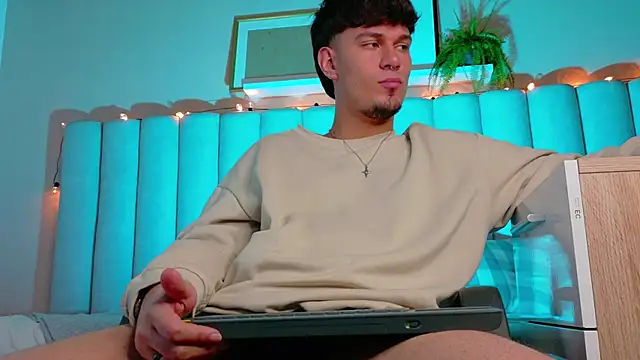 LiamThunder05  online show from November 8, 2025, 3:07 am