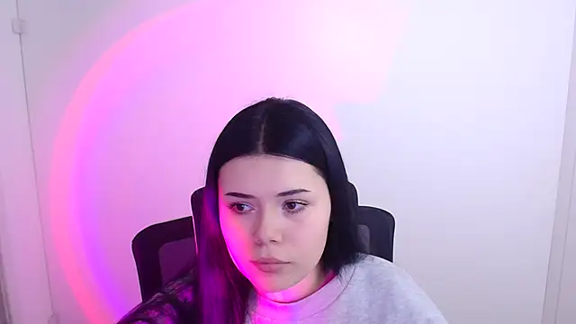 Mona Esty online show from October 9, 2025, 5:22 pm