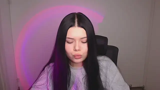 Mona Esty online show from October 22, 2025, 5:24 pm