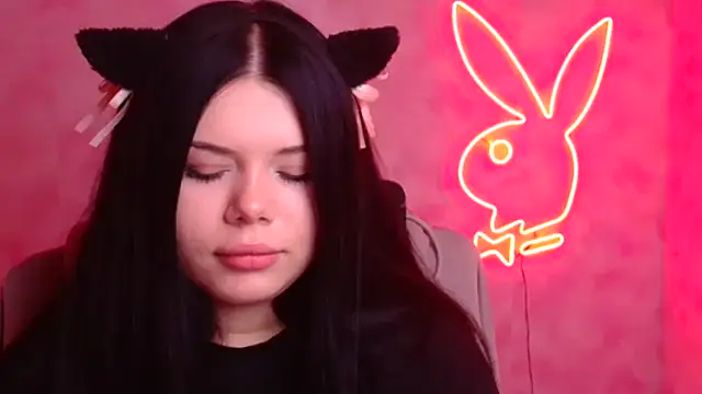 Mona Esty online show from November 25, 2025, 6:46 am