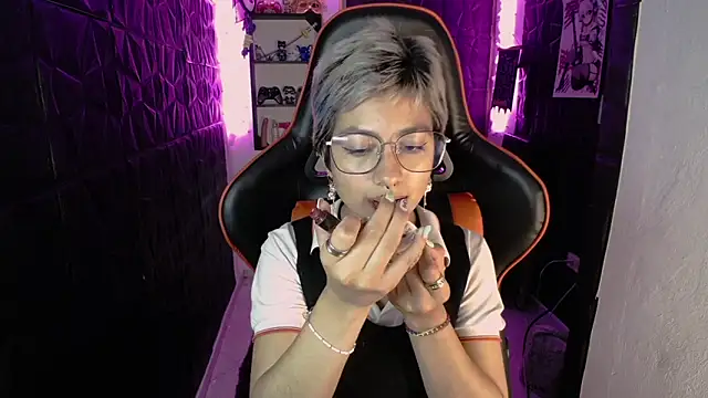 lunarichy22 online show from February 11, 2026, 8:36 pm