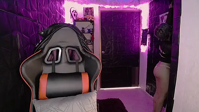 lunarichy22 online show from February 12, 2026, 7:42 pm