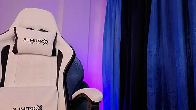 Violet Jhonson online show from November 18, 2025, 12:42 pm