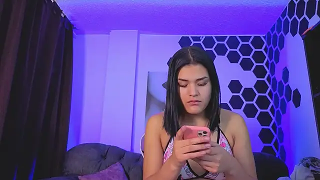 Violet Jhonson online show from December 14, 2025, 7:07 pm