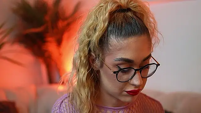 AileenKiss online show from March 13, 2026, 10:05 pm