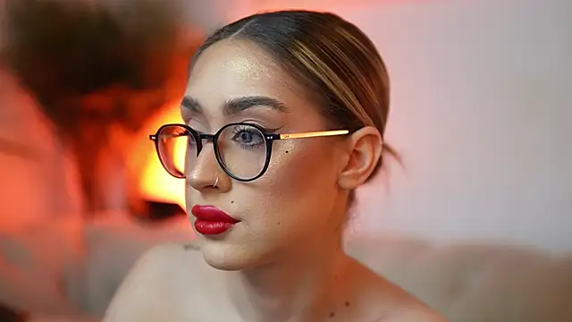 AileenKiss online show from April 15, 2026, 8:20 pm