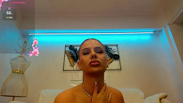 VikaFever online show from October 26, 2025, 4:51 am