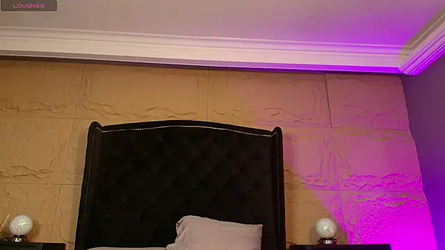 naomi hill1 online show from October 10, 2025, 9:03 pm