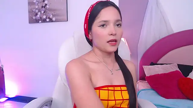 Suzy1  online show from April 14, 2026, 7:31 pm