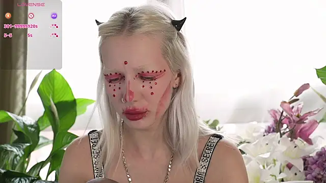 Snapshot of RanyThomson chatting on October 17, 2025, 7:55 am RanyThomson online show from October 17, 2025, 7:55 am