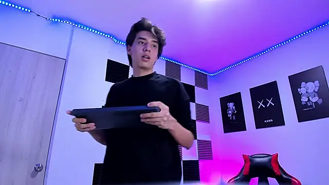 jeycobb online show from April 7, 2026, 1:06 am