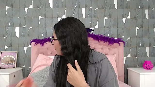 VictoriaVixxen online show from October 20, 2025, 4:02 am