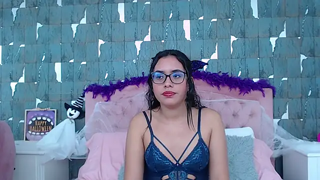 VictoriaVixxen online show from October 22, 2025, 4:57 am