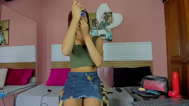 Tiffannydoll99 online show from November 15, 2025, 5:09 pm