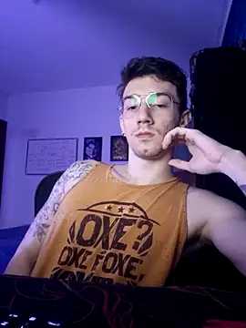 SweetGoodBoy22 online show from October 3, 2025, 5:32 pm