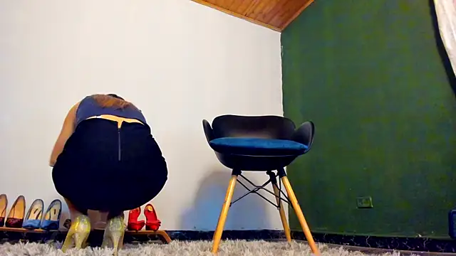 Snapshot of Velourmuse chatting on November 7, 2025, 12:10 am Velourmuse online show from November 7, 2025, 12:10 am