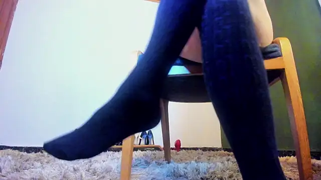 Snapshot of Velourmuse chatting on December 18, 2025, 12:27 am Velourmuse online show from December 18, 2025, 12:27 am