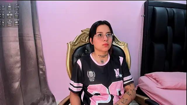 Snapshot of Nixielee_ chatting on October 6, 2025, 12:46 pm Nixielee online show from October 6, 2025, 12:46 pm