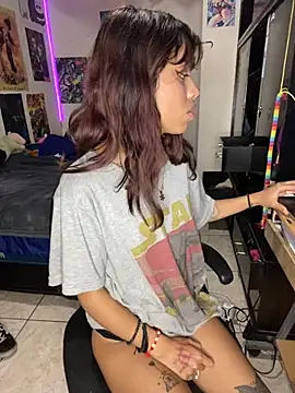 Freyaa sama online show from October 15, 2025, 4:01 am