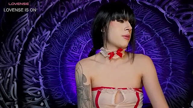 dahlia darkwood online show from April 11, 2026, 3:33 am