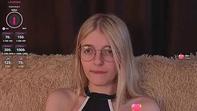 Snapshot of MonicaShiny chatting on October 20, 2025, 6:41 pm MonicaShiny online show from October 20, 2025, 6:41 pm