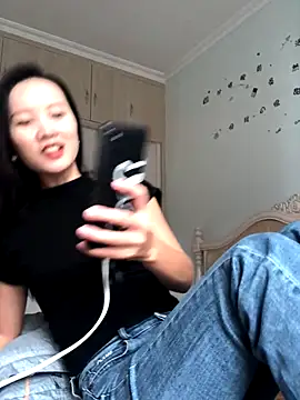 Snapshot of Mile-m chatting on October 12, 2025, 3:49 am Mile-m online show from October 12, 2025, 3:49 am