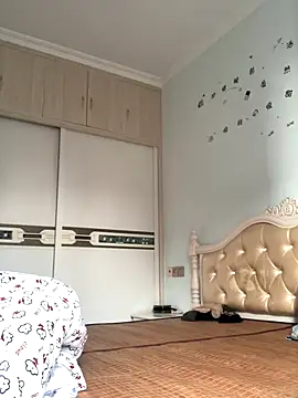 Snapshot of Mile-m chatting on October 13, 2025, 9:20 am Mile-m online show from October 13, 2025, 9:20 am