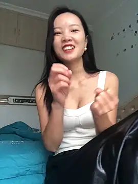 Snapshot of Mile-m chatting on October 17, 2025, 2:15 am Mile-m online show from October 17, 2025, 2:15 am