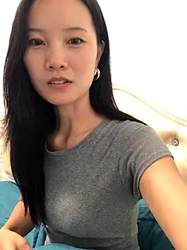 Snapshot of Mile-m chatting on October 20, 2025, 4:18 pm Mile-m online show from October 20, 2025, 4:18 pm