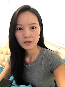 Snapshot of Mile-m chatting on October 22, 2025, 2:12 am Mile-m online show from October 22, 2025, 2:12 am