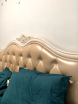 Snapshot of Mile-m chatting on November 2, 2025, 2:25 am Mile-m online show from November 2, 2025, 2:25 am