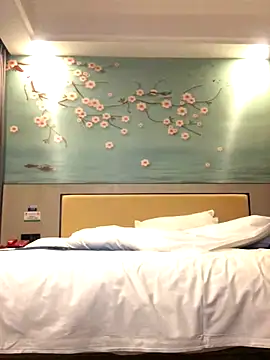 Snapshot of Mile-m chatting on November 4, 2025, 10:14 am Mile-m online show from November 4, 2025, 10:14 am