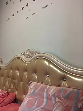 Snapshot of Mile-m chatting on February 8, 2026, 6:39 am Mile-m online show from February 8, 2026, 6:39 am