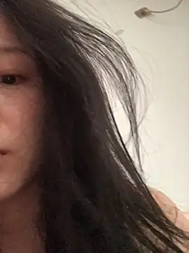 Snapshot of Mile-m chatting on February 15, 2026, 1:02 am Mile-m online show from February 15, 2026, 1:02 am