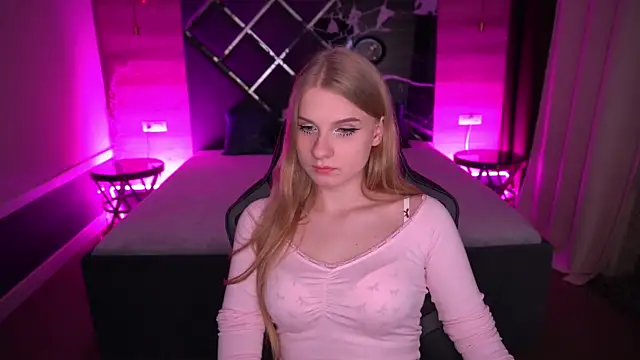 ViviAnneD online show from October 18, 2025, 7:47 pm