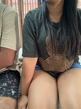 vickyandtania online show from April 6, 2026, 7:20 am