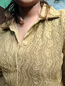 Laura 43 online show from November 7, 2025, 7:36 pm