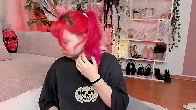 Snapshot of Klee_Love chatting on October 24, 2025, 4:20 am Klee Love online show from October 24, 2025, 4:20 am