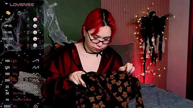 Snapshot of Klee_Love chatting on November 3, 2025, 4:14 am Klee Love online show from November 3, 2025, 4:14 am