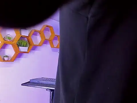 Play boys Hot2 online show from October 10, 2025, 12:59 pm