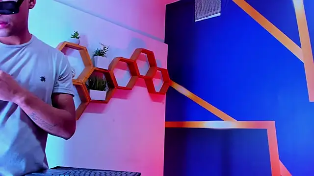 Play boys Hot2 online show from October 11, 2025, 12:04 pm