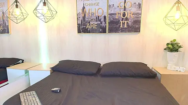 Juliie coper online show from October 16, 2025, 12:28 pm